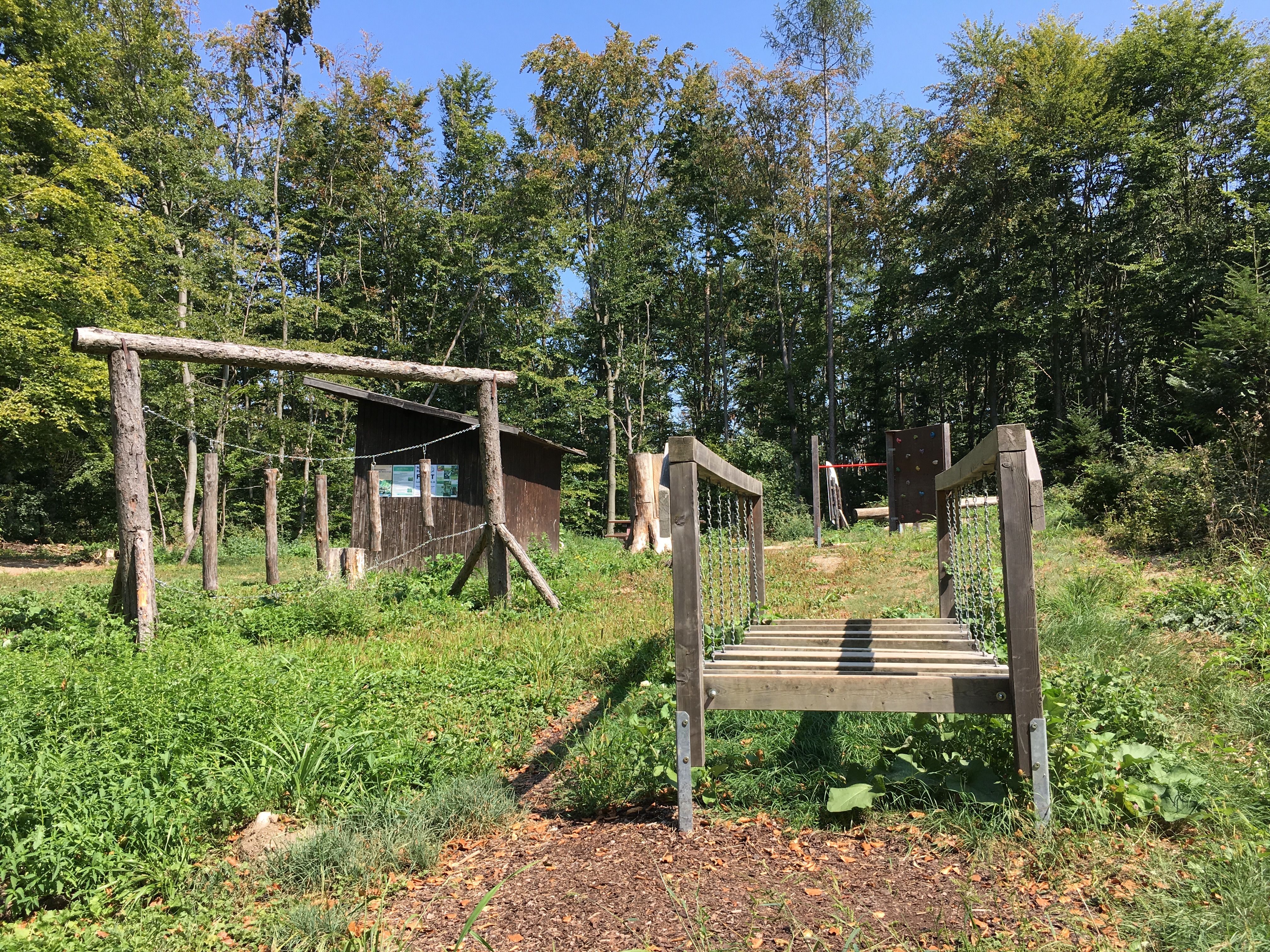 Waldspielplatz, Balancierspielgeräte, Holzklangspiel