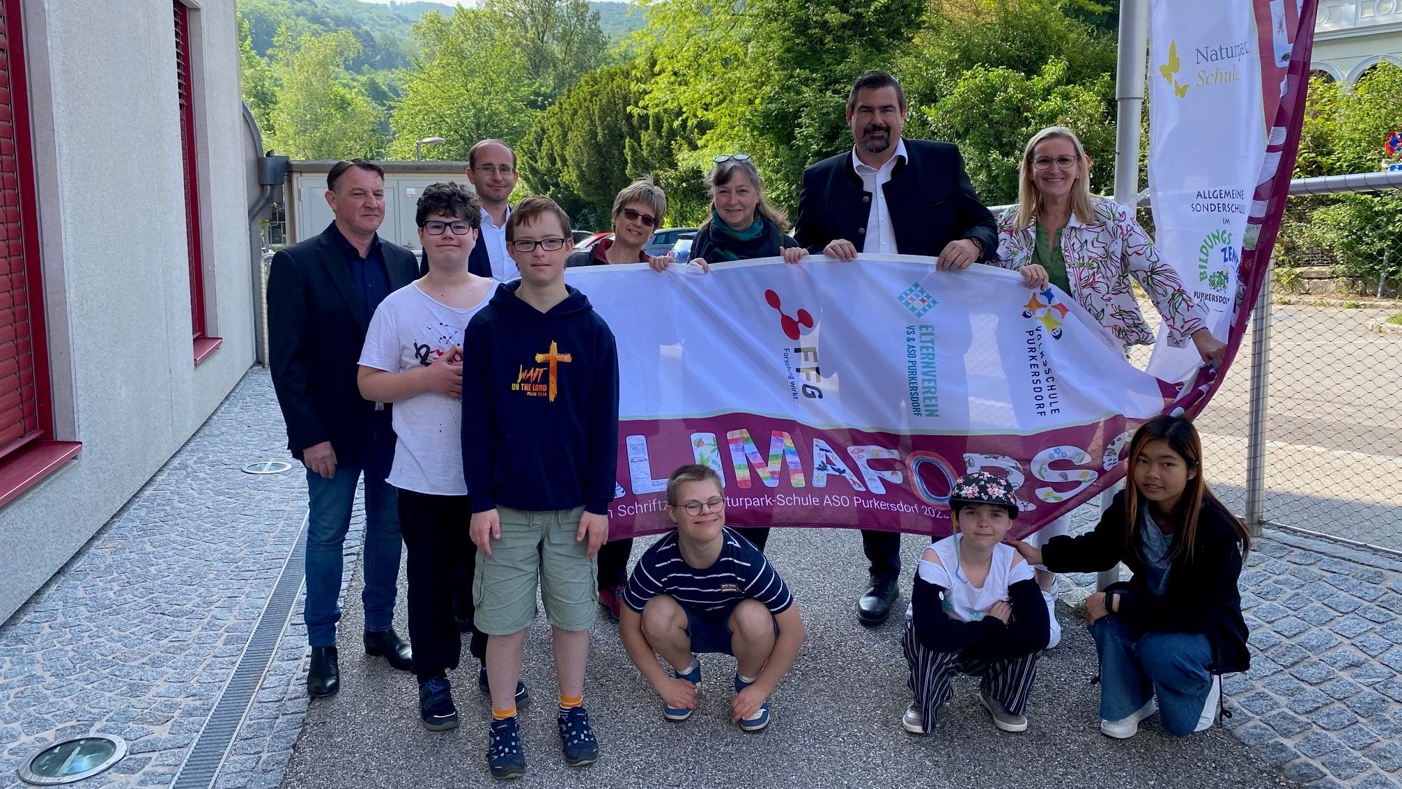 Gruppenfoto mit den Schüler:innen der Naturpark Schule ASO.
