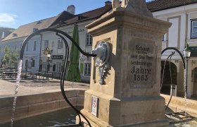 The Fürstenberg fountain on the Purkersdorf main square , © Naturpark Purkersdorf