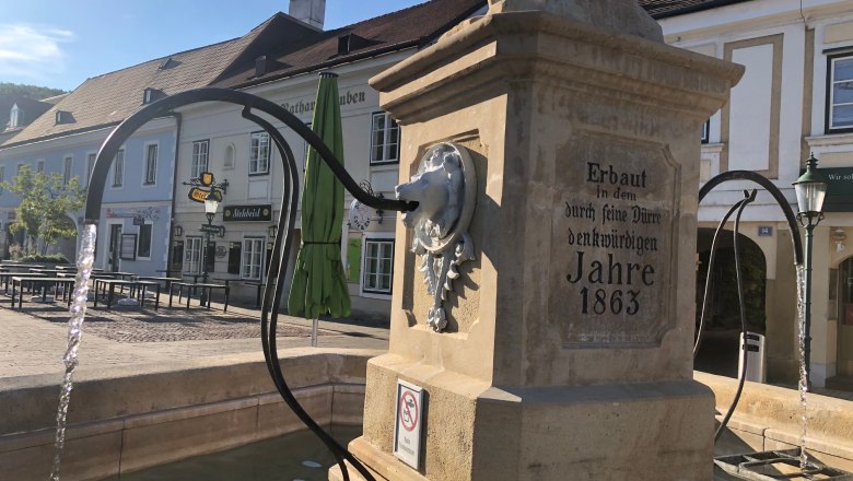 The Fürstenberg fountain on the Purkersdorf main square , © Naturpark Purkersdorf