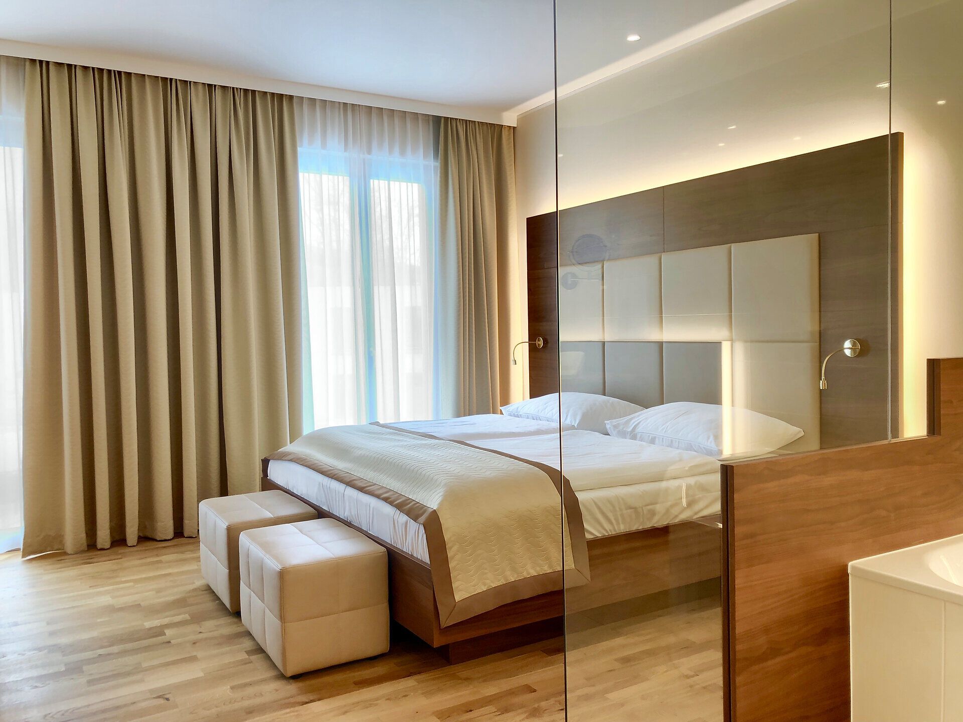 Doppelbett in einer Suite