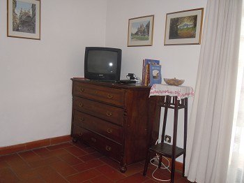 Living room/bedroom with access to the terrace, &copy; Elfriede Kazda