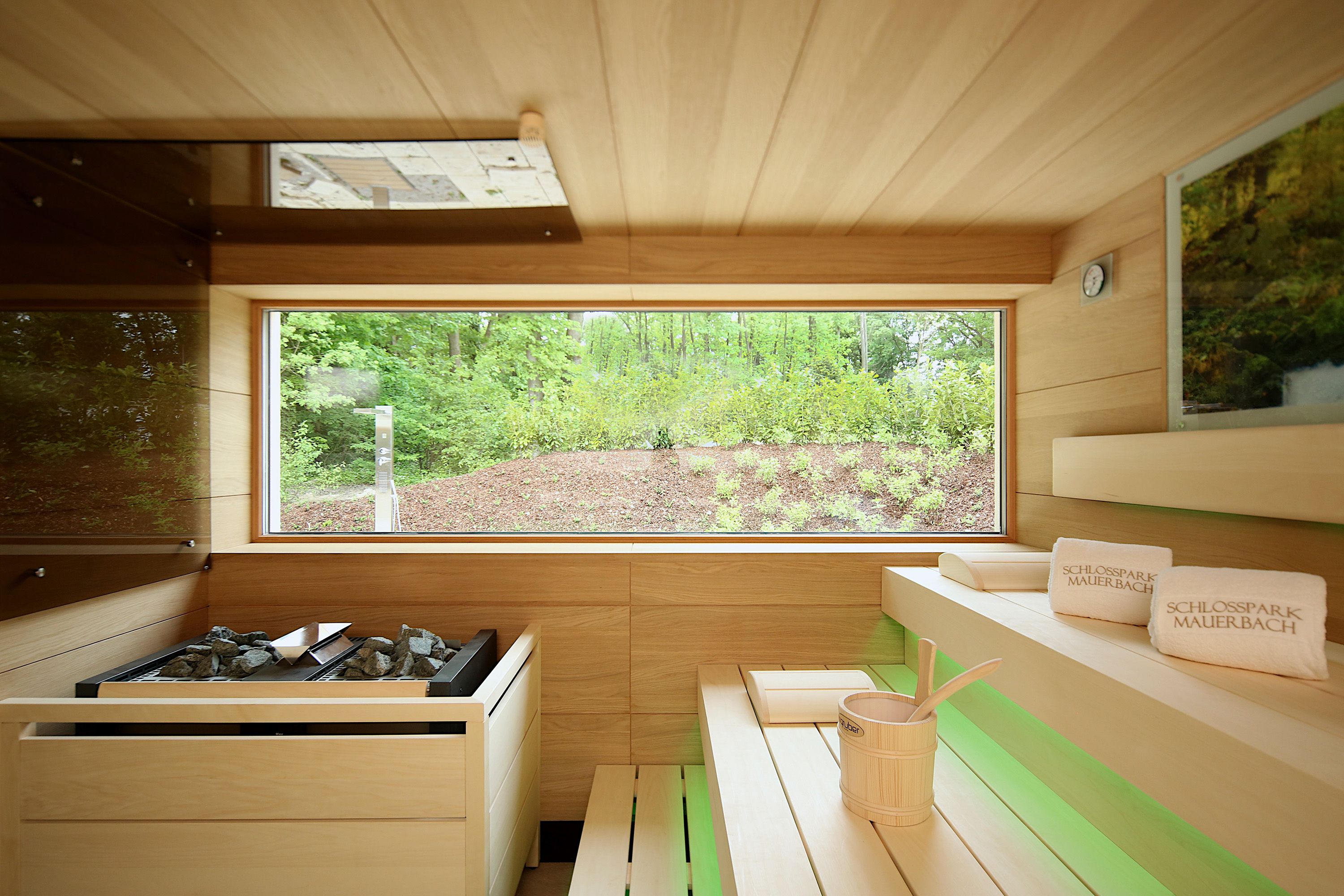 Waldsauna mit Blick in die Natur