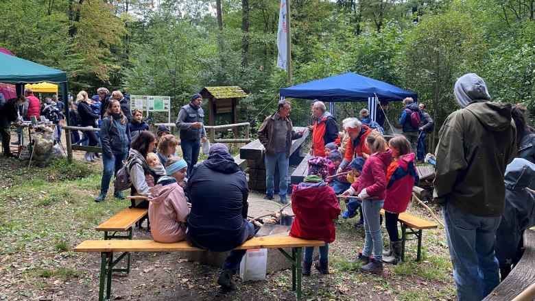 Gute Stimmung bei herbstlichem Wetter - Naturparkfest 2022, © Naturpark Purkersdorf