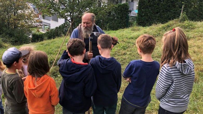 Learning scythe mowing , © Naturpark Purkersdorf