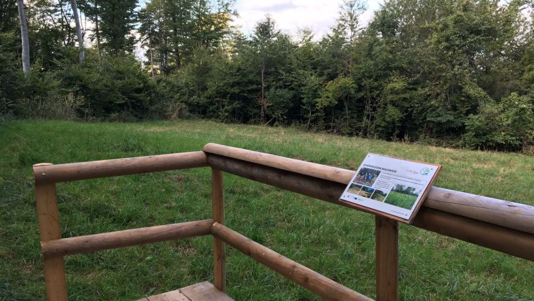 Information boards at Schöffelstein meadow, © Naturpark Purkersdorf