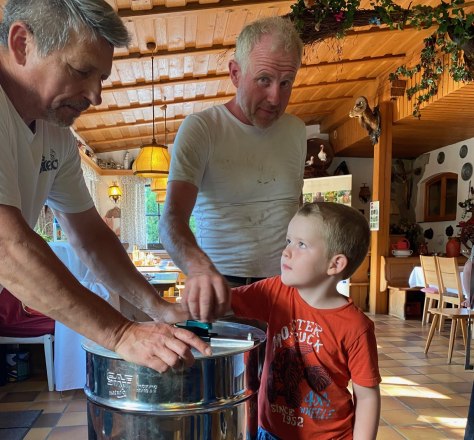 Honigschleudern, &copy; Naturpark Purkersdorf