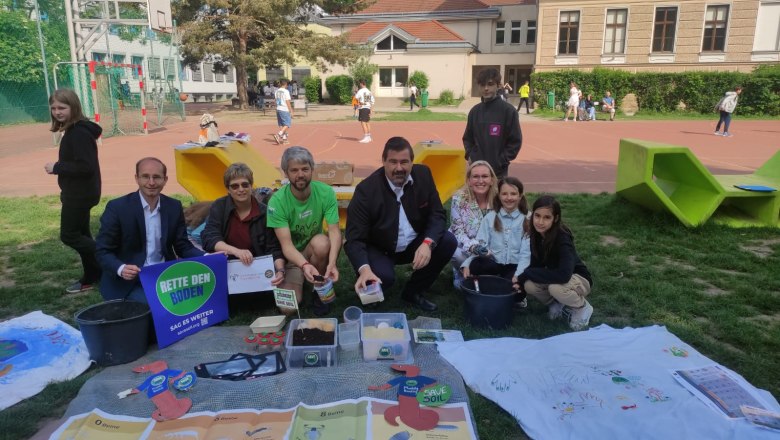 Bodenworkshop zum Tag der Artenvielfalt 2023 , © Naturpark Purkersdorf