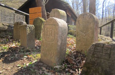 A collection of old boundary stones at Deutschwald, © Naturpark Purkersdorf