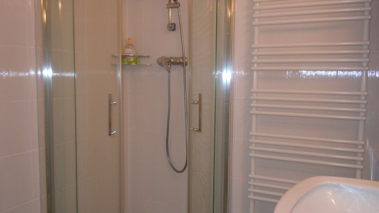 Shower in the bathroom, &copy; Elfriede Kazda