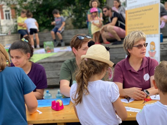 Lesen im Grünen am Hauptplatz Purkersdorf, © Naturpark Purkersdorf
