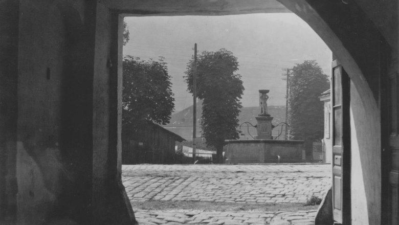 Purkersdorf - Fürstenbergbrunnen vom Haus Hauptplatz 12, ca. 1910, © Stadtmuseum Purkersdorf